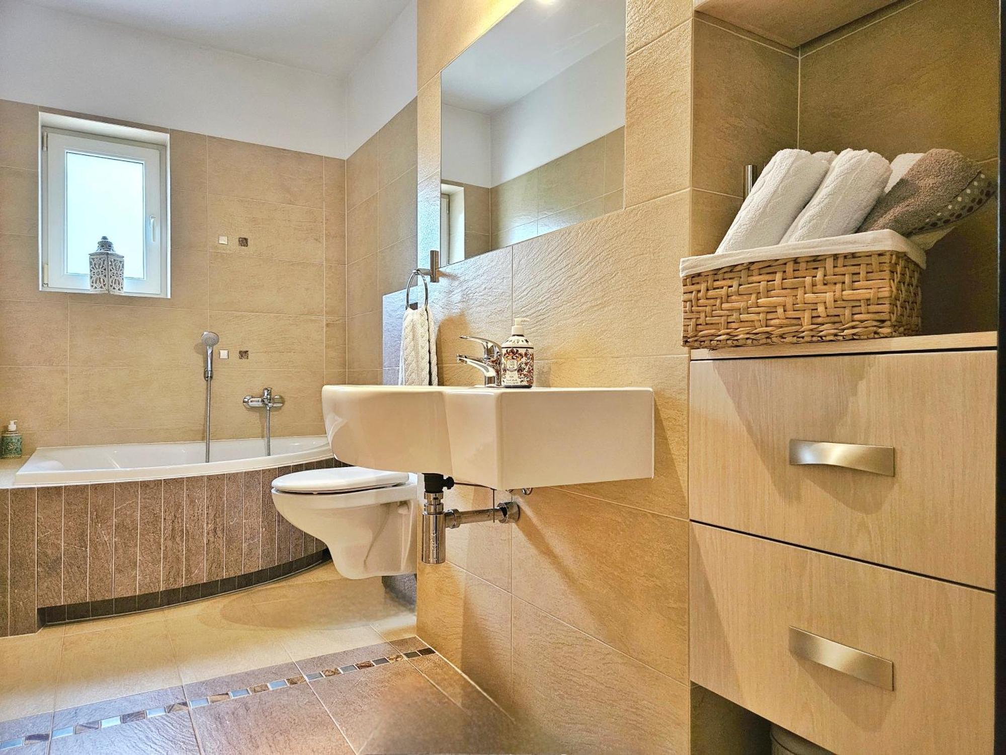 Apartament Garden- Parking, Ogrodek, Cicha Okolica Pruszcz Gdański Eksteriør bilde